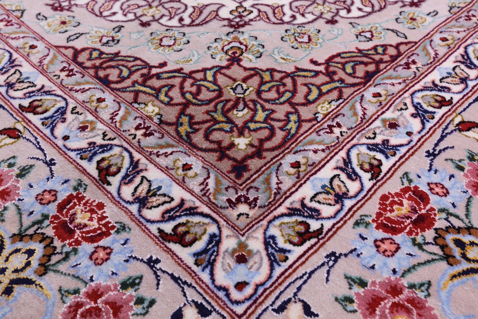 Ivory Isfahan Authentic Persian Hand Knotted Wool & Silk Area Rug - 5' 2" X 7' 9" - Golden Nile