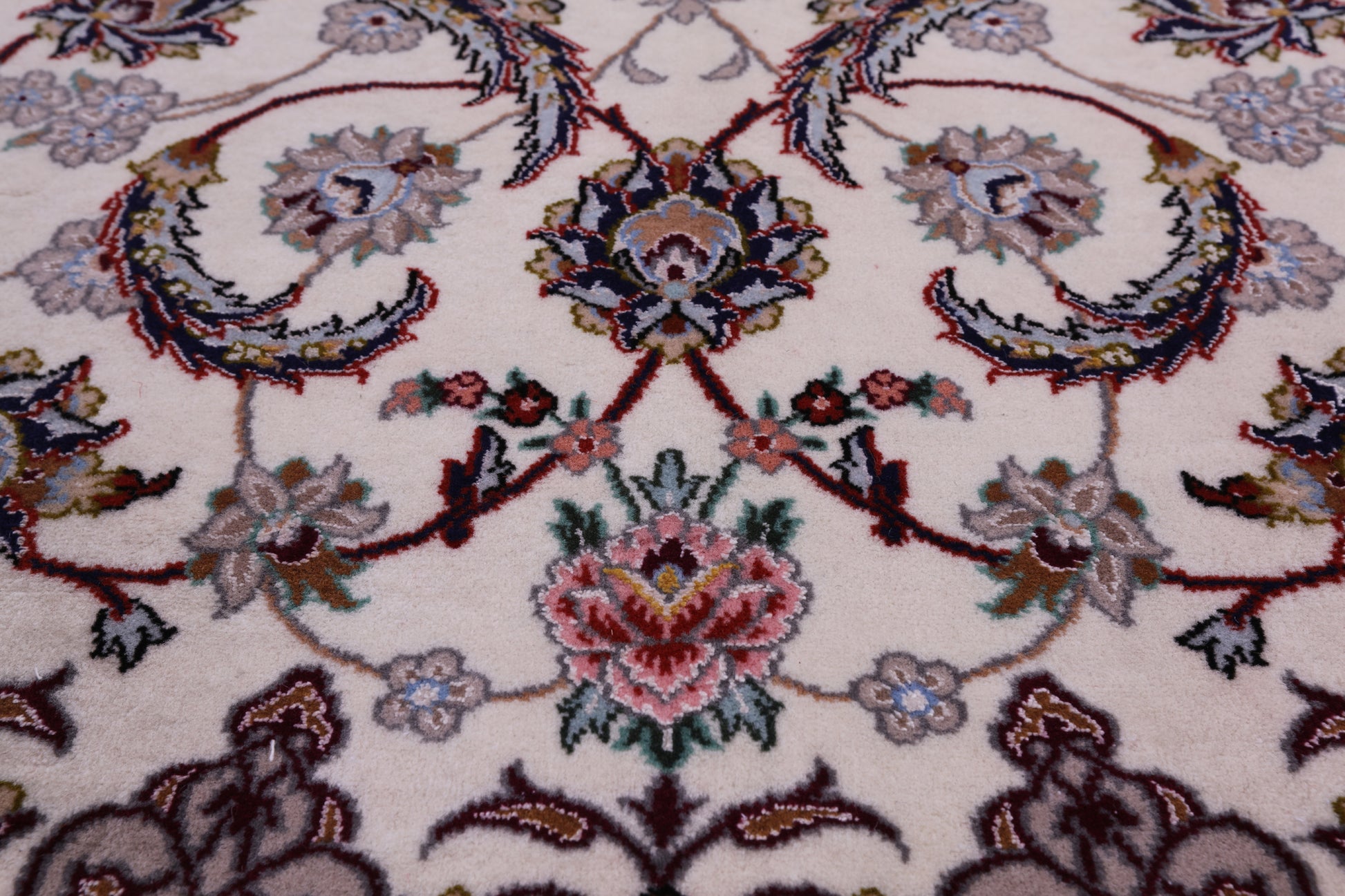 Ivory Isfahan Authentic Persian Hand Knotted Wool & Silk Area Rug - 5' 2" X 7' 9" - Golden Nile