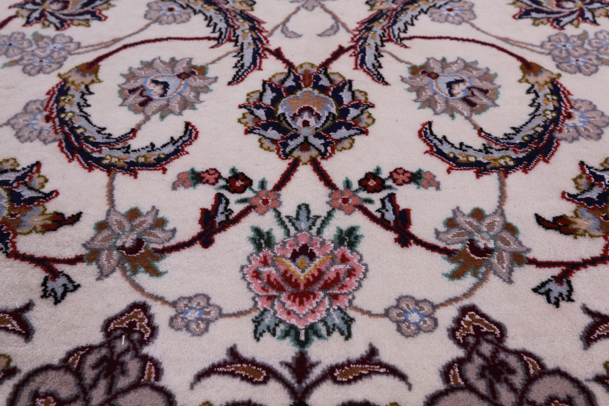 Ivory Isfahan Authentic Persian Hand Knotted Wool & Silk Area Rug - 5' 2" X 7' 9" - Golden Nile