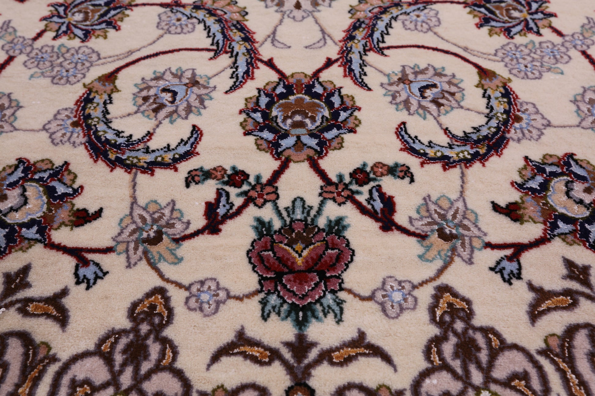 Ivory Isfahan Authentic Persian Hand Knotted Wool & Silk Area Rug - 5' 1" X 8' 1" - Golden Nile