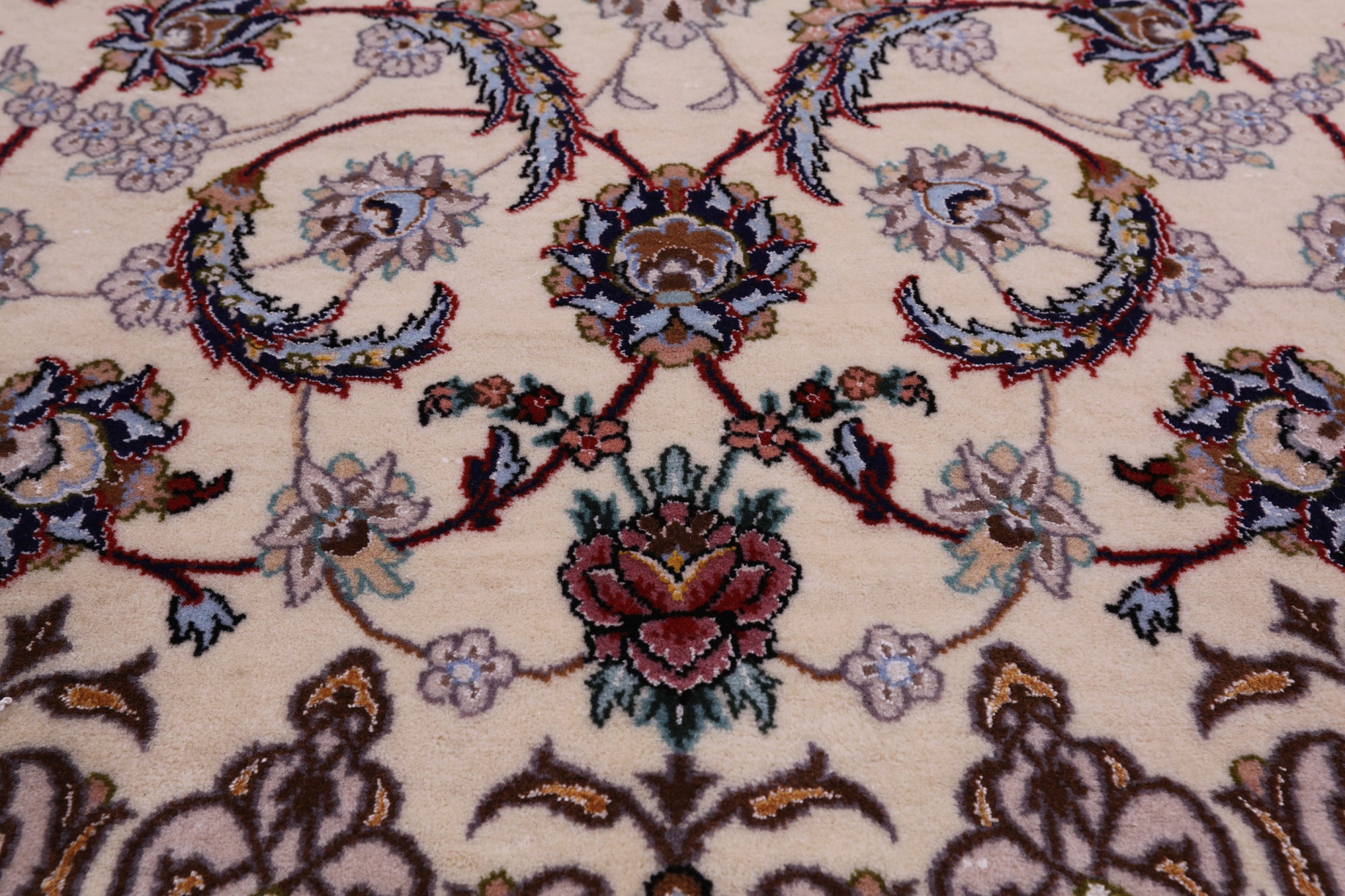 Ivory Isfahan Authentic Persian Hand Knotted Wool & Silk Area Rug - 5' 1" X 8' 1" - Golden Nile