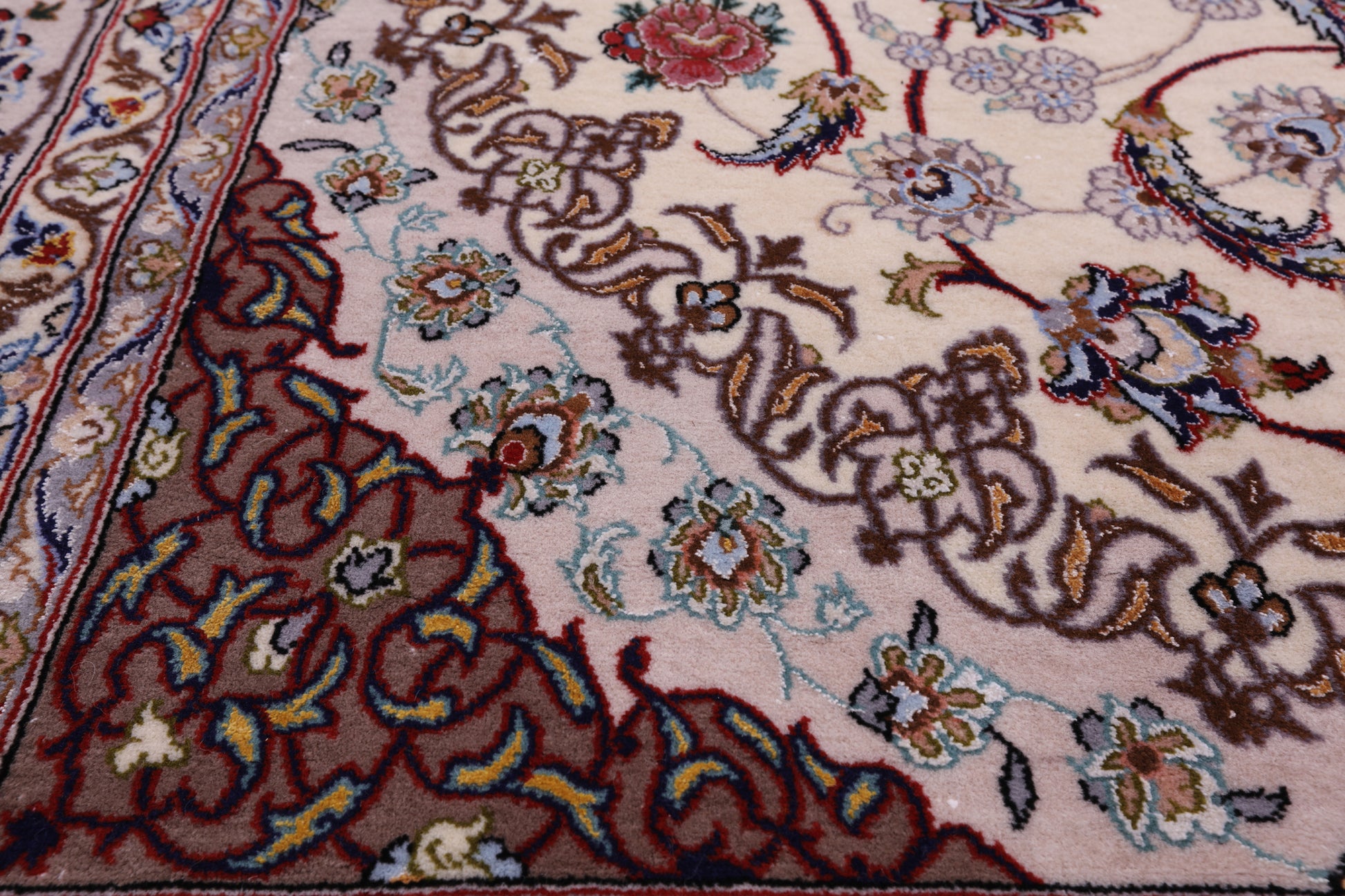 Ivory Isfahan Authentic Persian Hand Knotted Wool & Silk Area Rug - 5' 1" X 8' 1" - Golden Nile