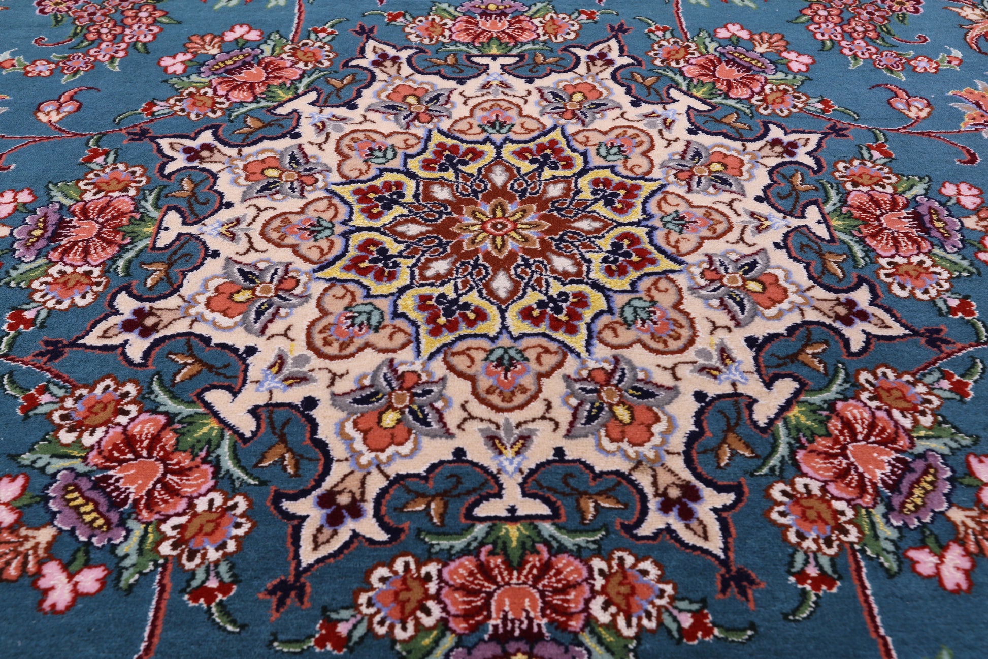 Signed Isfahan Authentic Persian Hand Knotted Wool & Silk Area Rug - 4' 11" X 7' 5" - Golden Nile