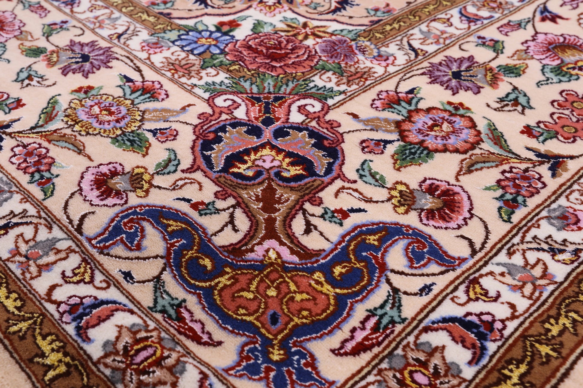 Signed Isfahan Authentic Persian Hand Knotted Wool & Silk Area Rug - 4' 11" X 7' 5" - Golden Nile