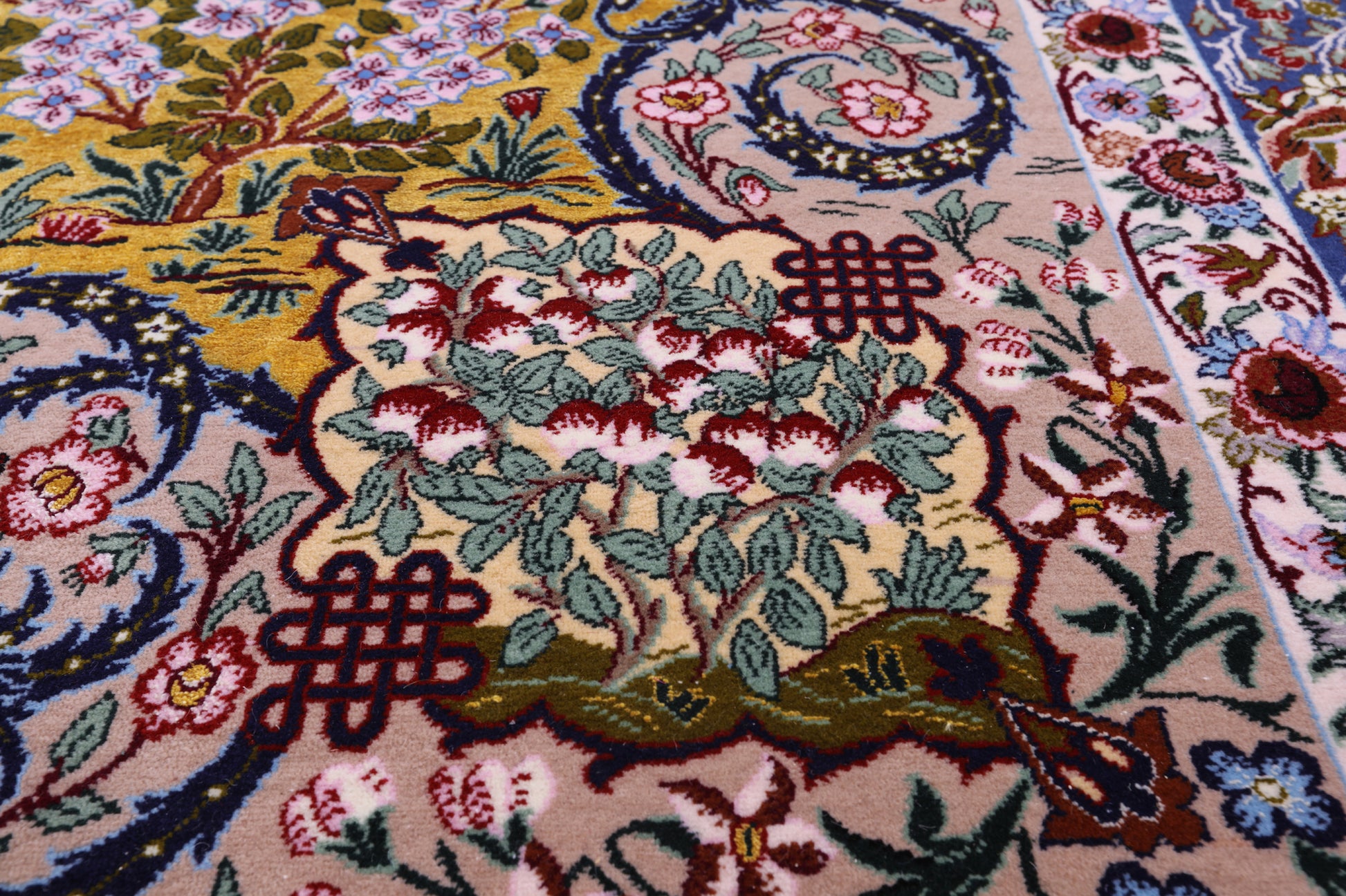 Gold Signed Isfahan Authentic Persian Hand Knotted Wool & Silk Area Rug - 4' 9" X 7' 3" - Golden Nile