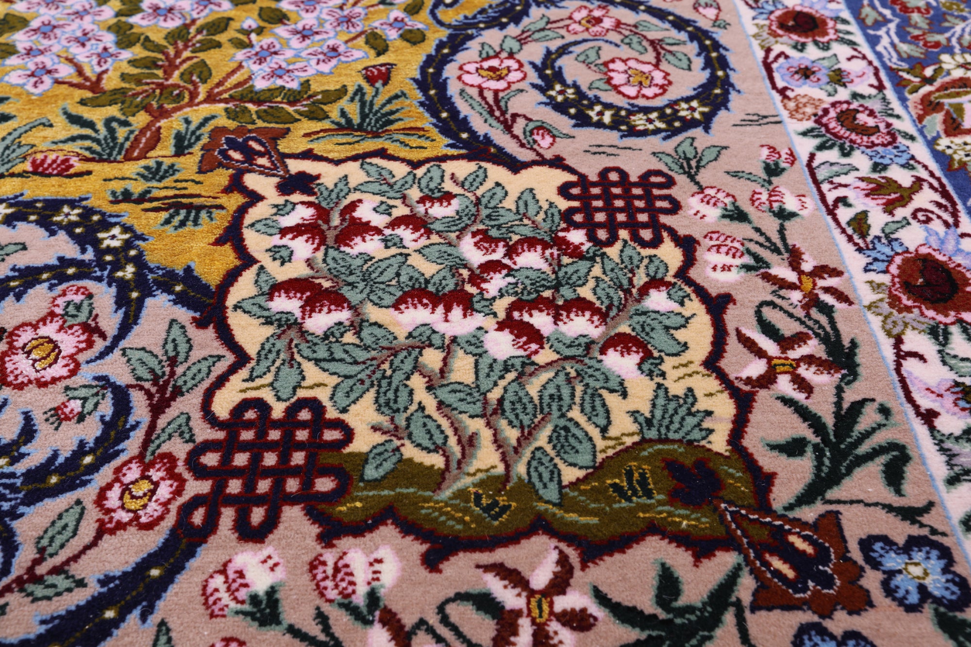 Gold Signed Isfahan Authentic Persian Hand Knotted Wool & Silk Area Rug - 4' 9" X 7' 3" - Golden Nile