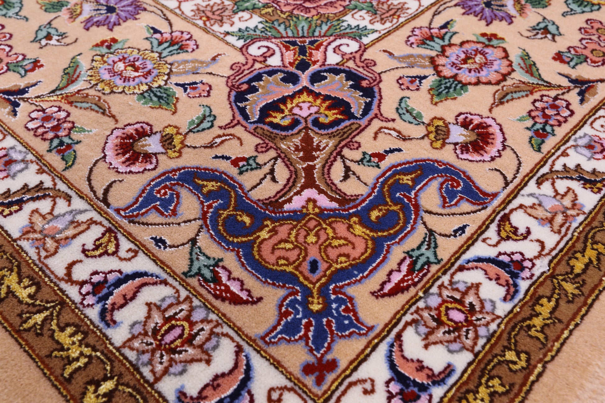 Ivory Signed Isfahan Authentic Persian Hand Knotted Wool & Silk Area Rug - 5' 1" X 7' 8" - Golden Nile