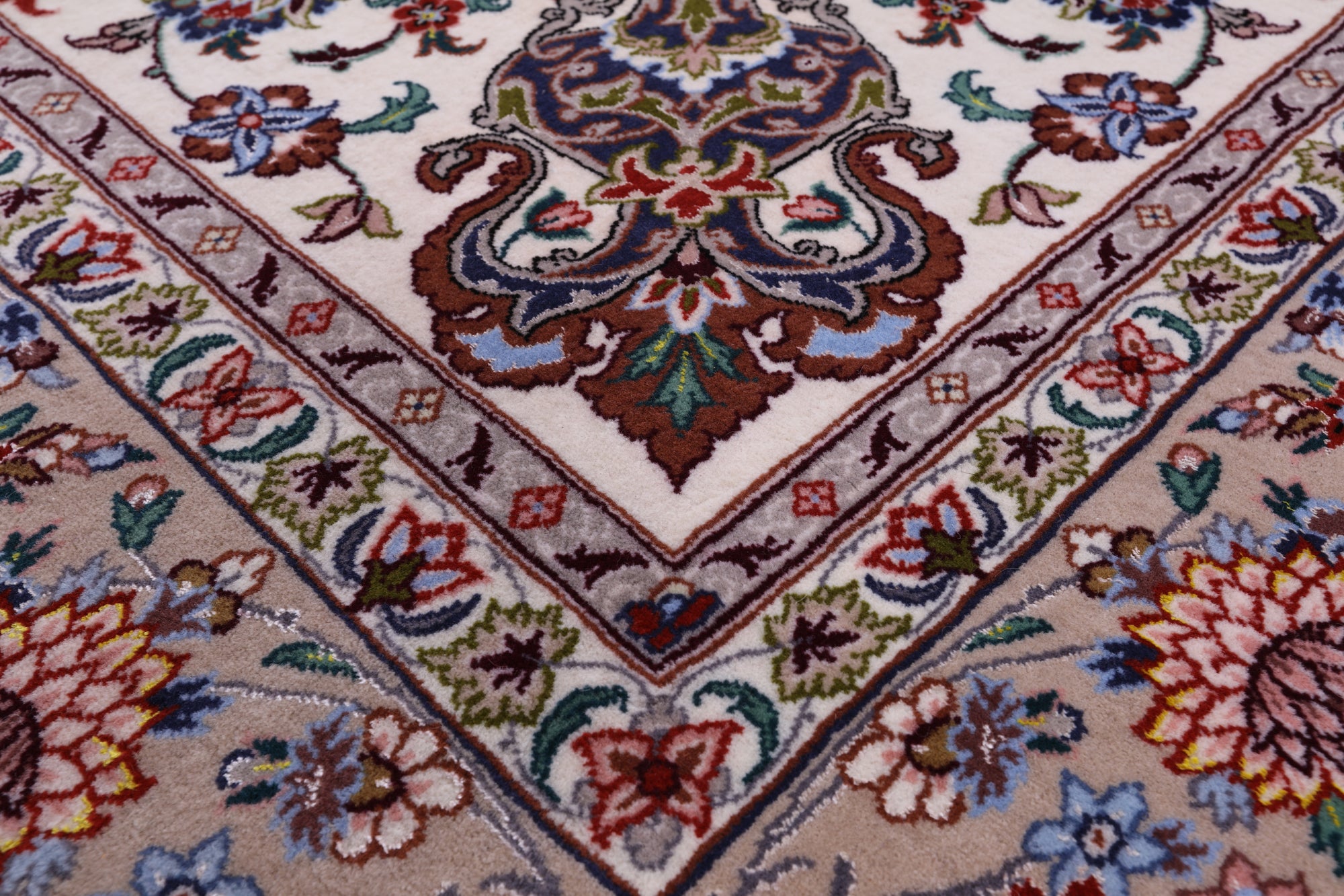 Ivory Signed Isfahan Authentic Persian Hand Knotted Wool & Silk Area Rug - 4' 11" X 8' 1" - Golden Nile