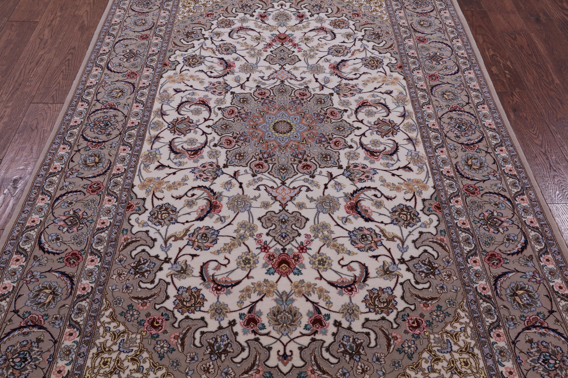 Ivory Isfahan Authentic Persian Hand Knotted Wool & Silk Area Rug - 5' 0" X 7' 10" - Golden Nile