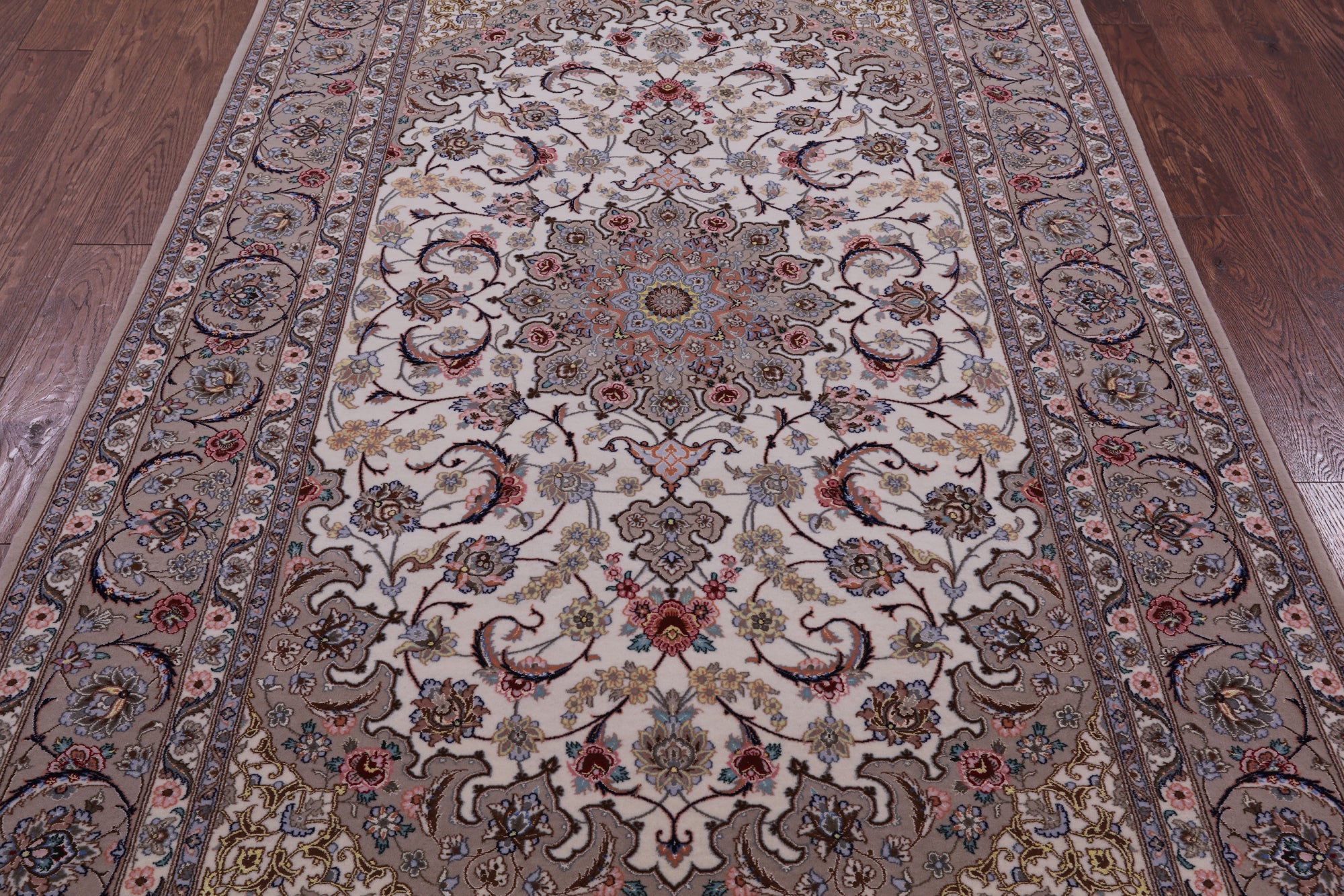 Ivory Isfahan Authentic Persian Hand Knotted Wool & Silk Area Rug - 5' 0" X 7' 10" - Golden Nile