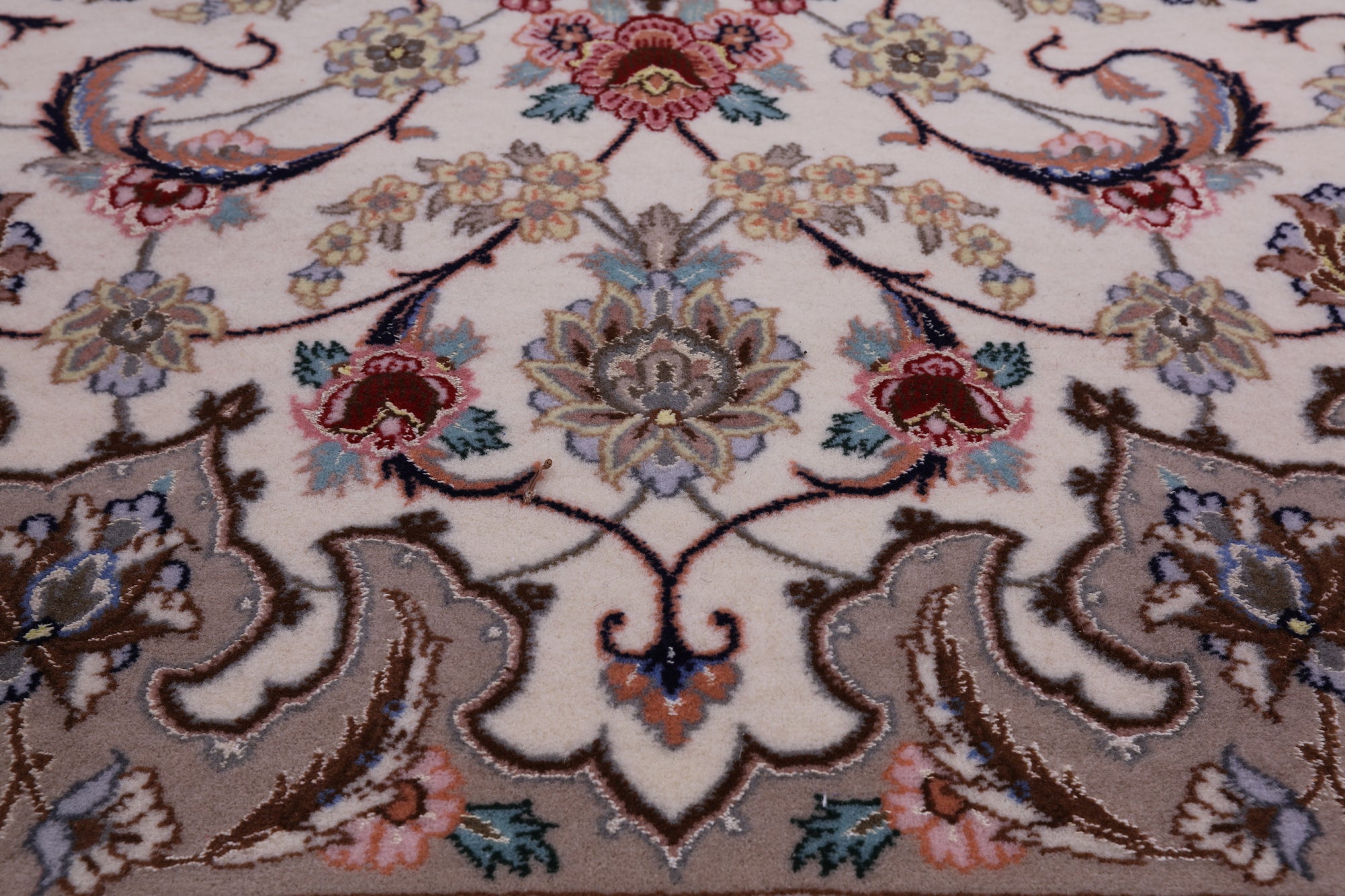 Ivory Isfahan Authentic Persian Hand Knotted Wool & Silk Area Rug - 5' 0" X 7' 10" - Golden Nile
