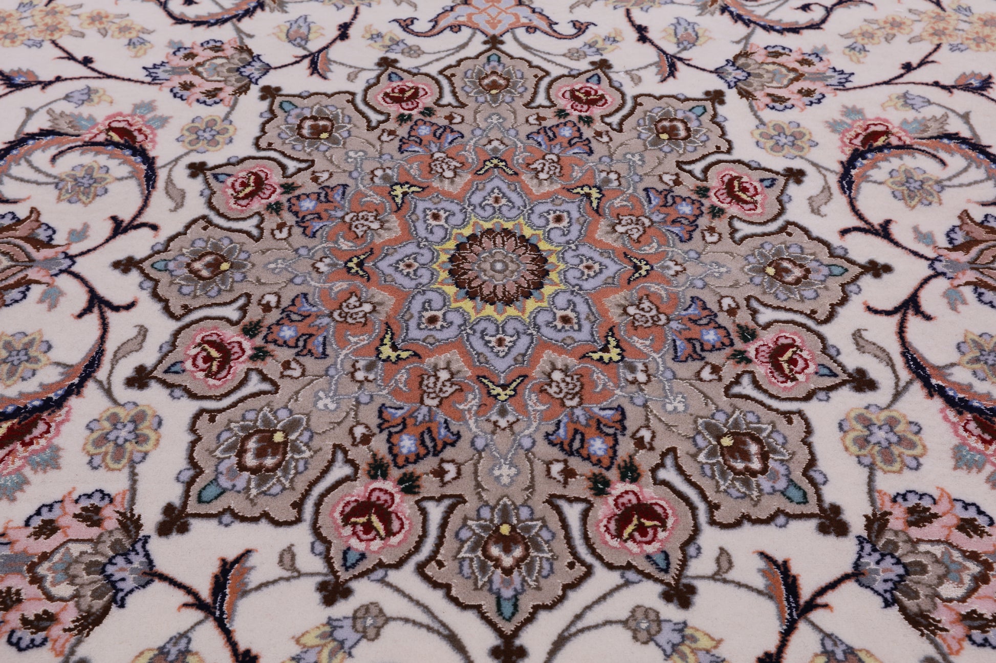 Ivory Isfahan Authentic Persian Hand Knotted Wool & Silk Area Rug - 5' 0" X 7' 10" - Golden Nile