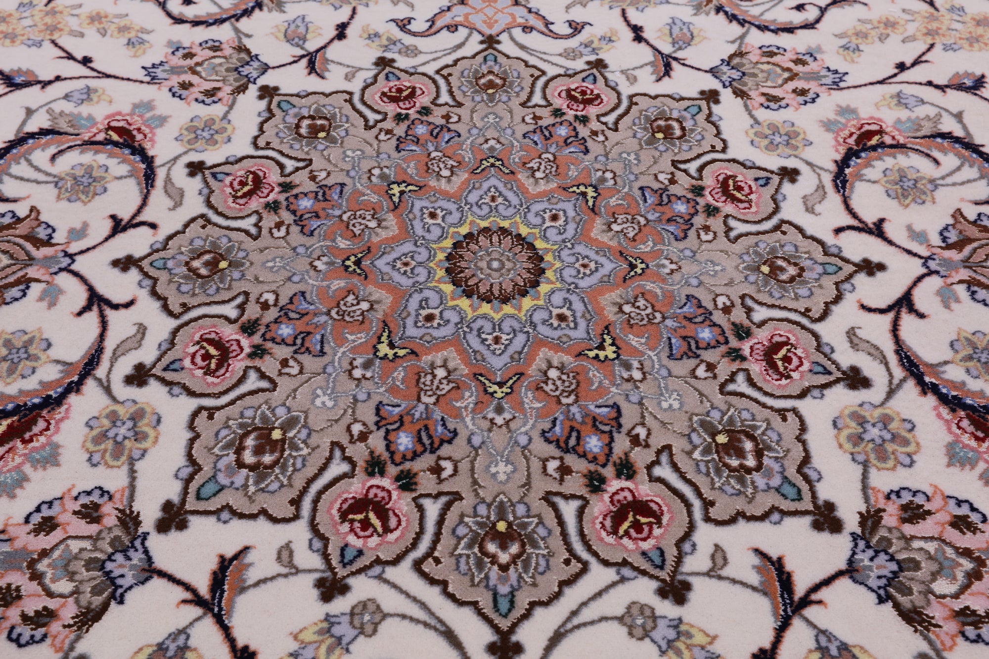 Ivory Isfahan Authentic Persian Hand Knotted Wool & Silk Area Rug - 5' 0" X 7' 10" - Golden Nile