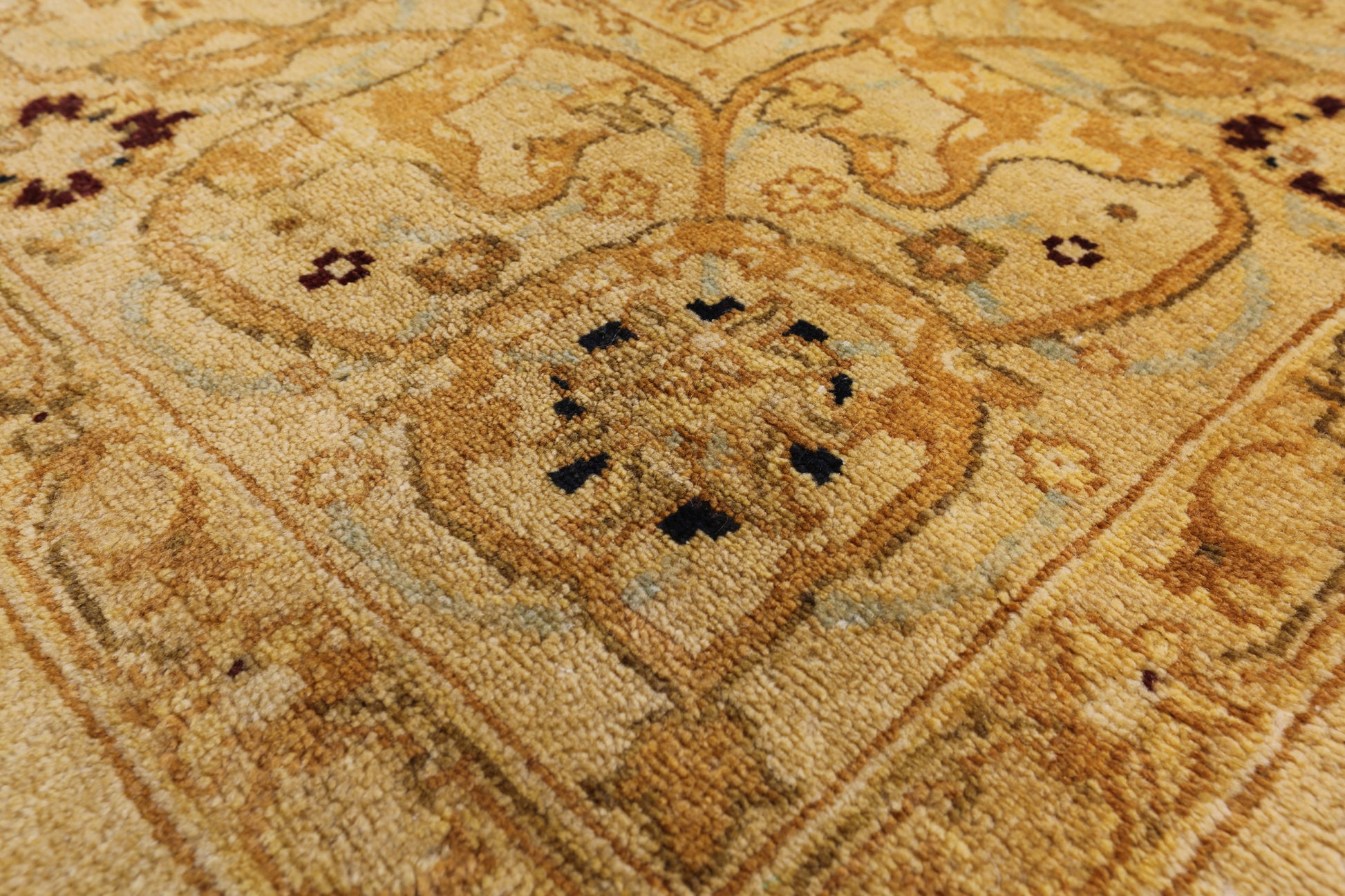 Peshawar Hand Knotted Wool Rug - 6' 3" X 8' 10" - Golden Nile