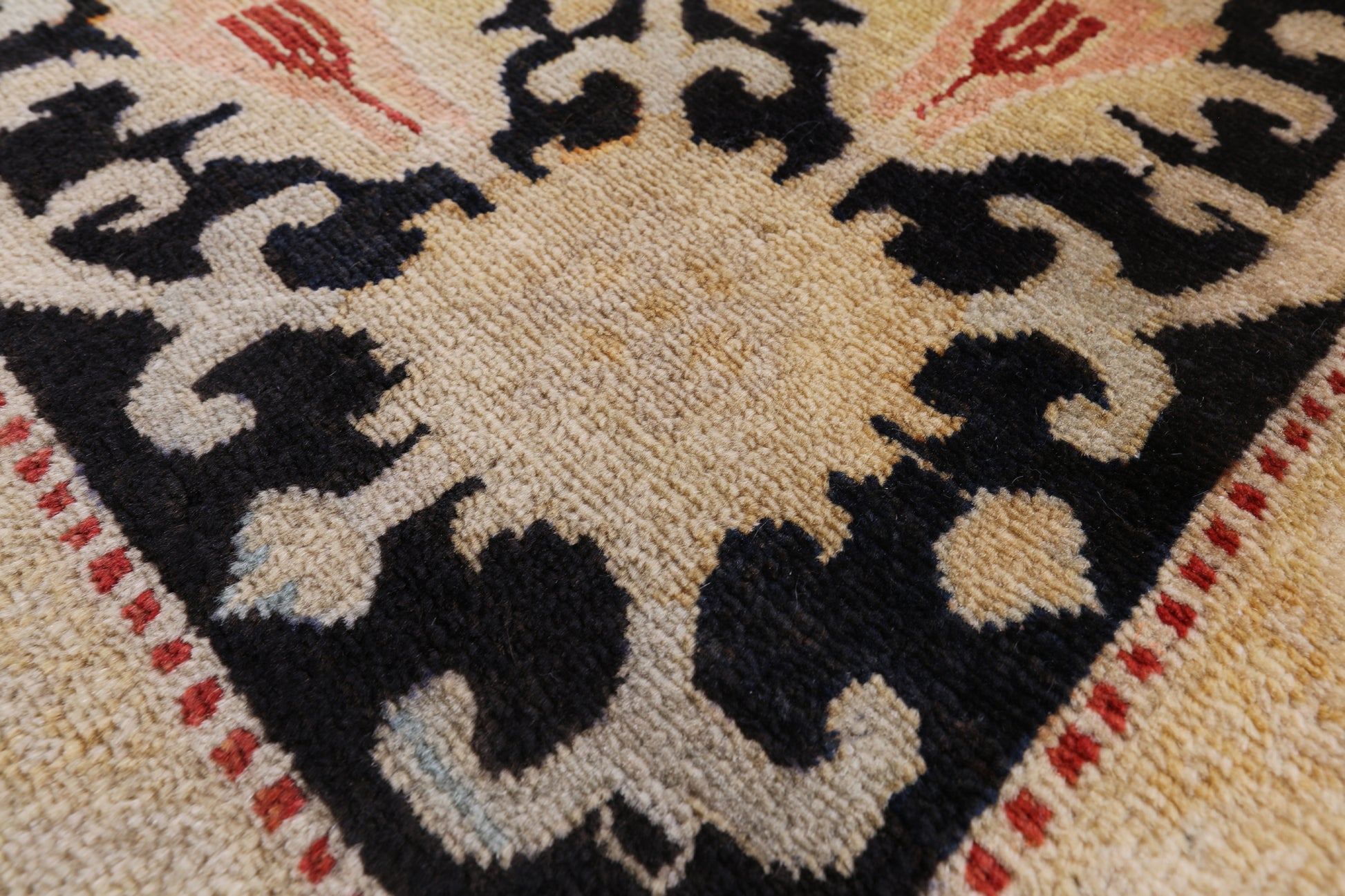 Ivory Peshawar Handmade Wool Area Rug - 6' 1" X 9' 0" - Golden Nile