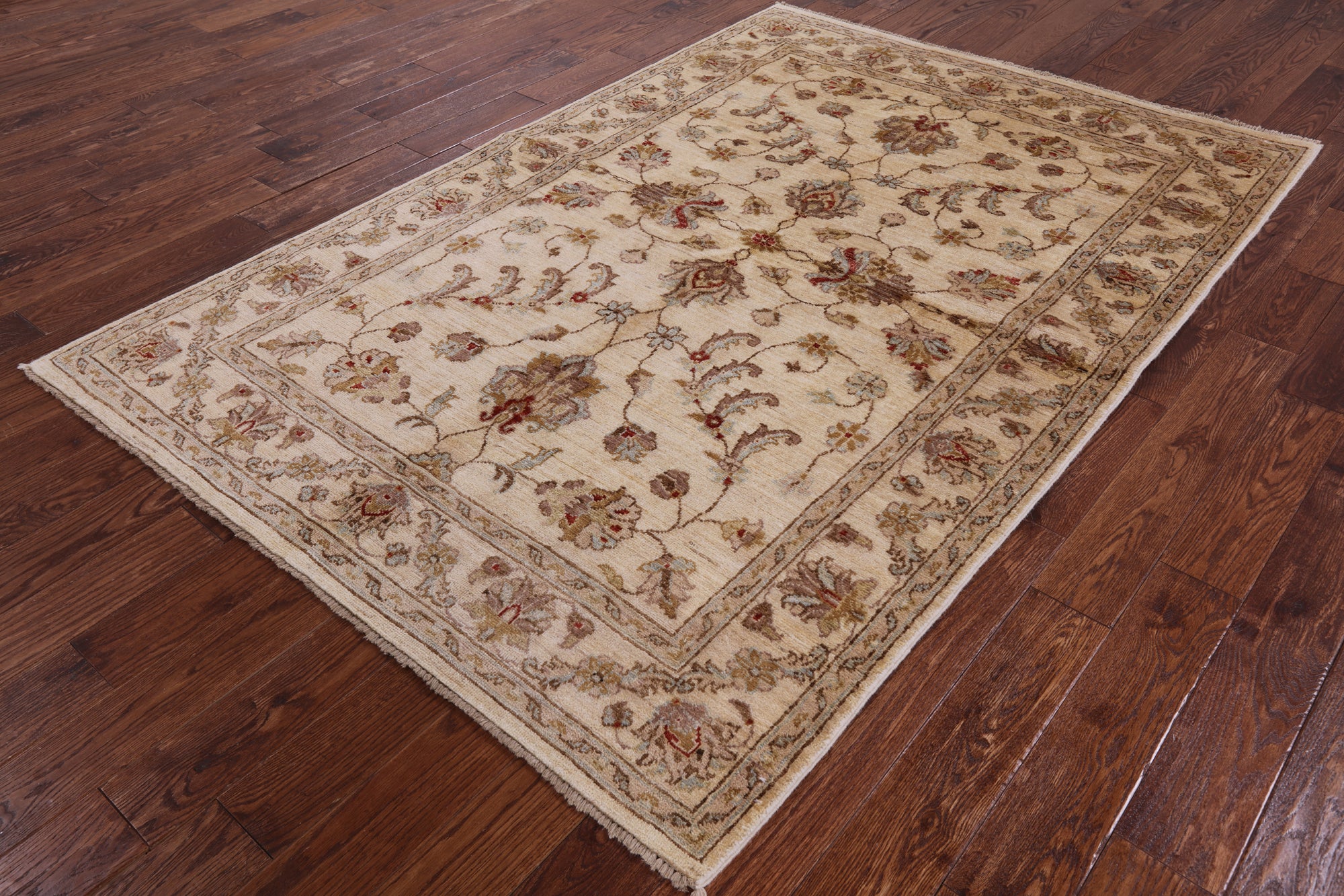 Ivory Peshawar Hand Knotted Wool Rug - 5' 6" X 8' 2" - Golden Nile
