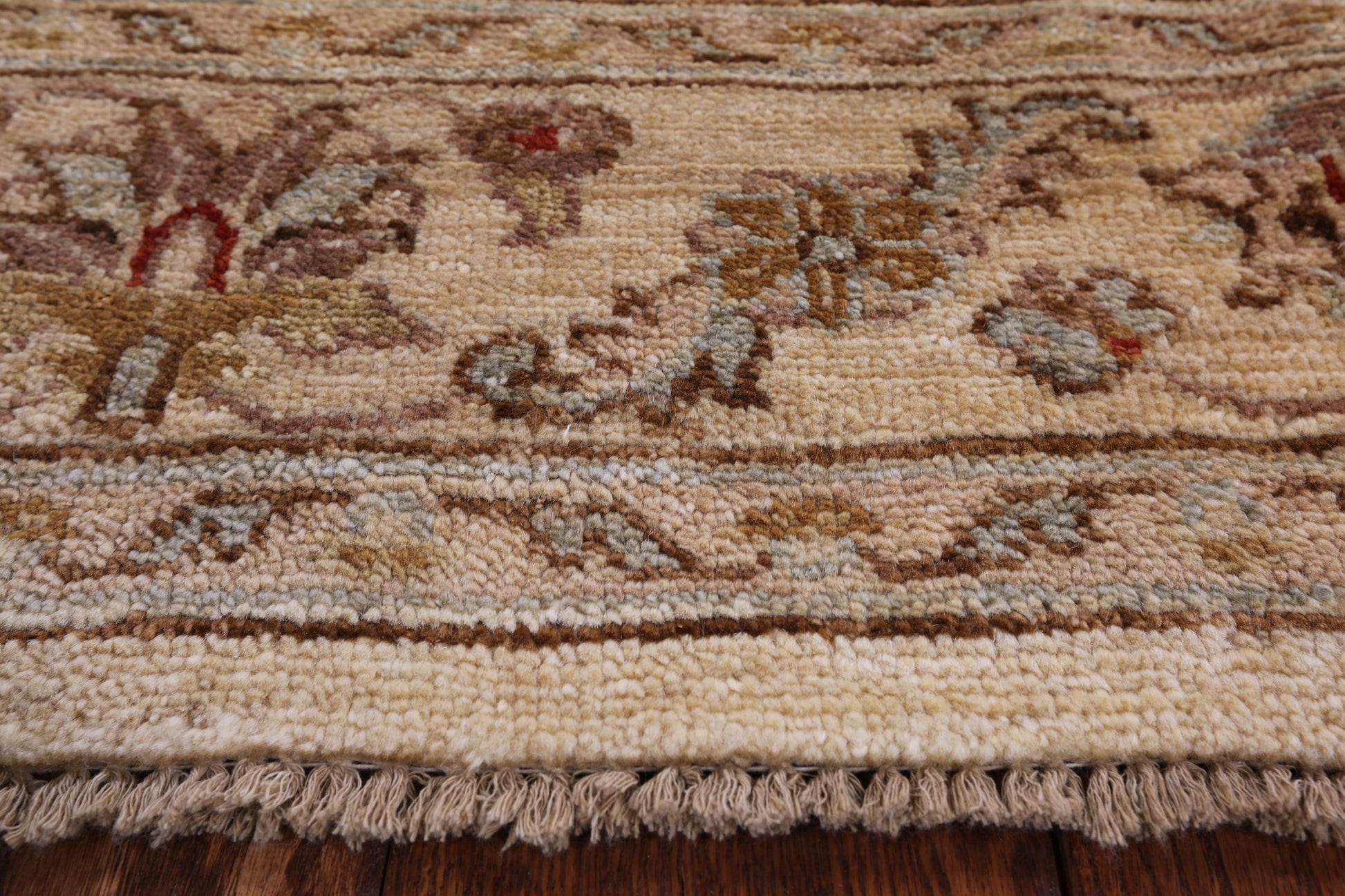 Ivory Peshawar Hand Knotted Wool Rug - 5' 6" X 8' 2" - Golden Nile