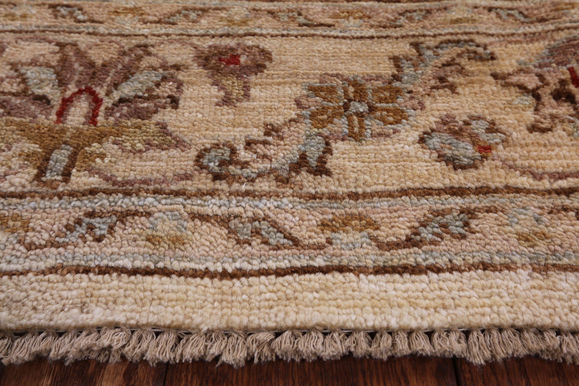 Ivory Peshawar Hand Knotted Wool Rug - 5' 6" X 8' 2" - Golden Nile