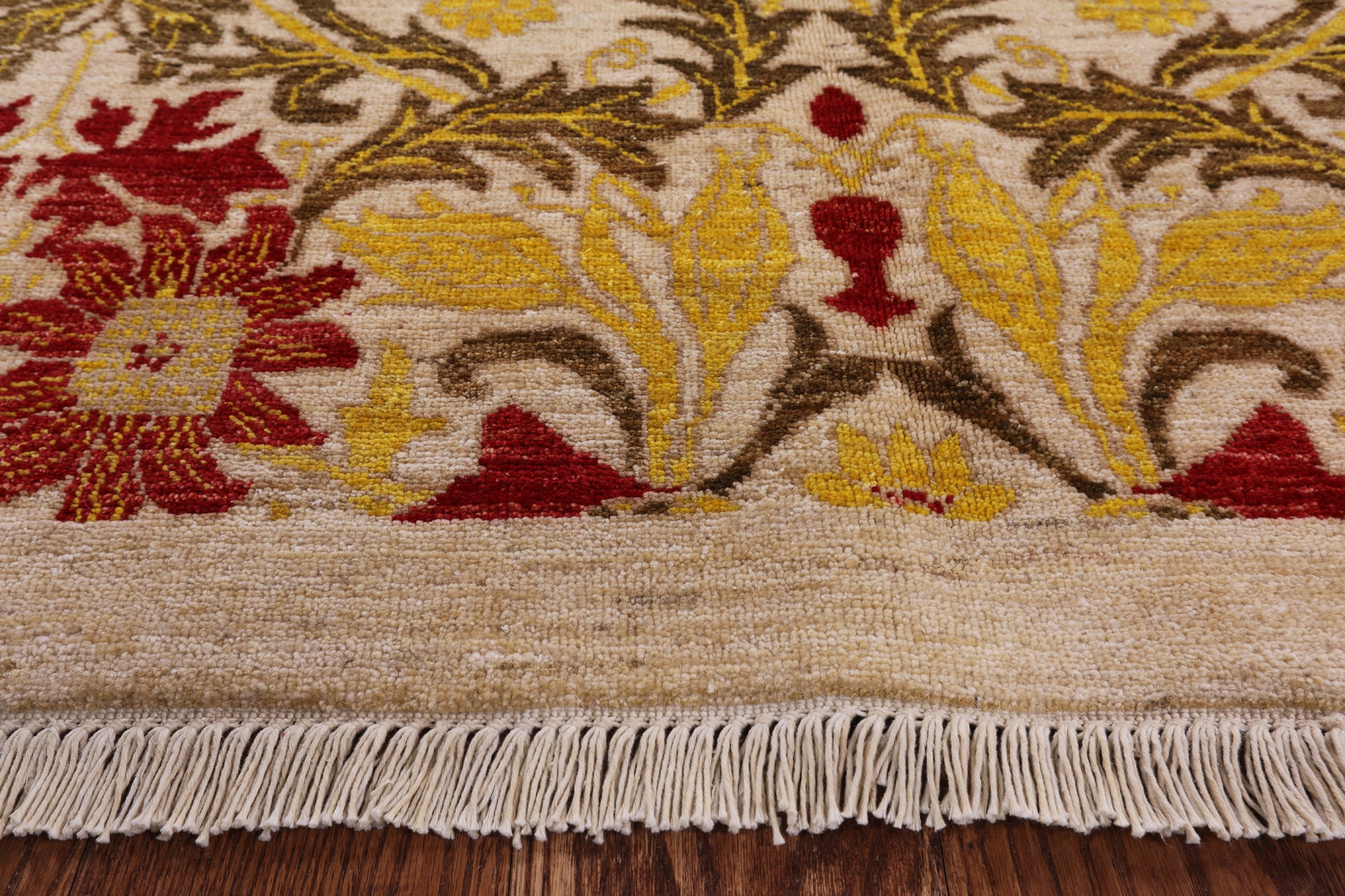 Ivory William Morris Hand Knotted Wool Area Rug - 4' 10" X 7' 9" - Golden Nile