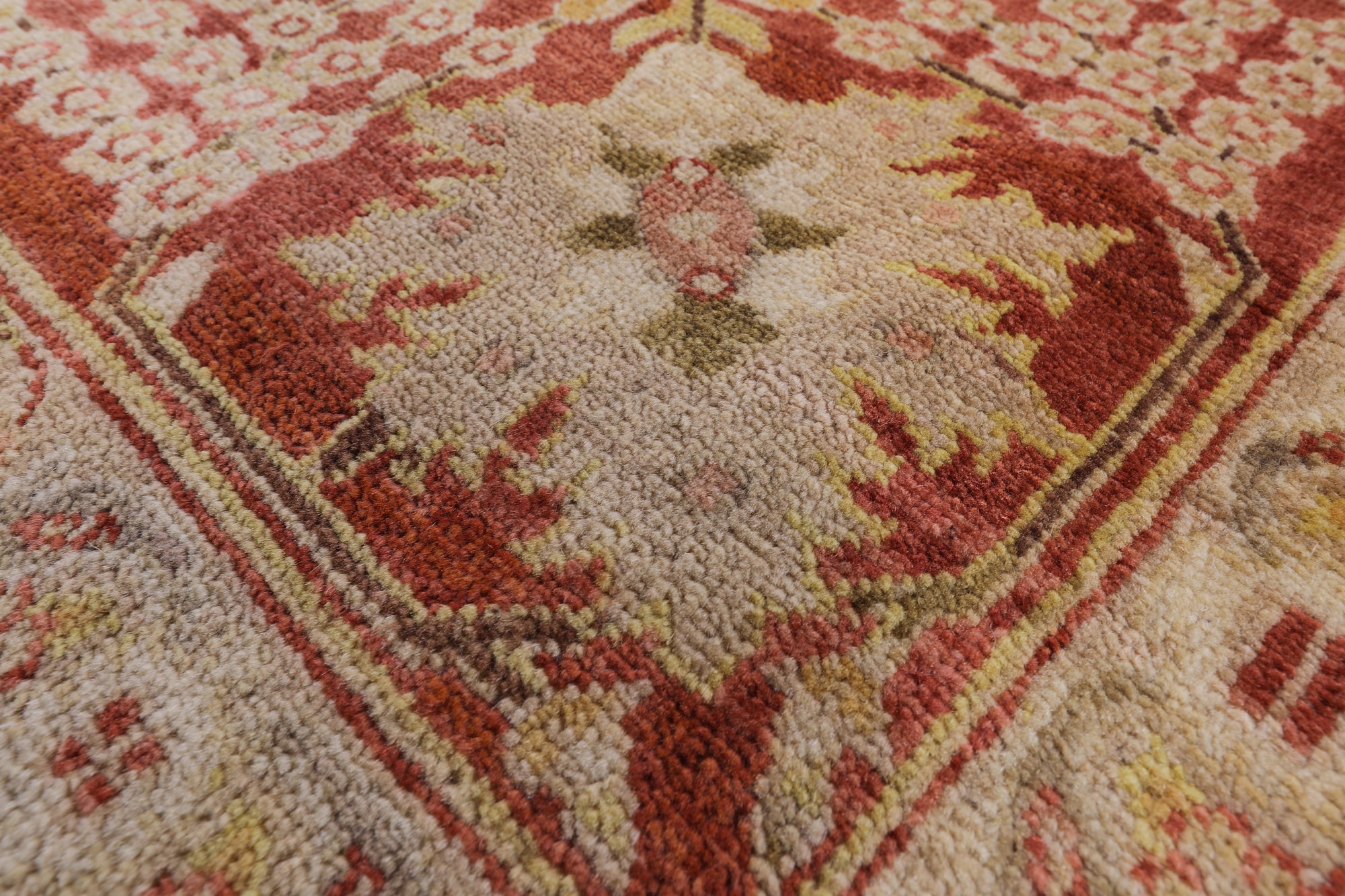 Peshawar Hand Knotted Wool Rug - 8' 1" X 10' 1" - Golden Nile