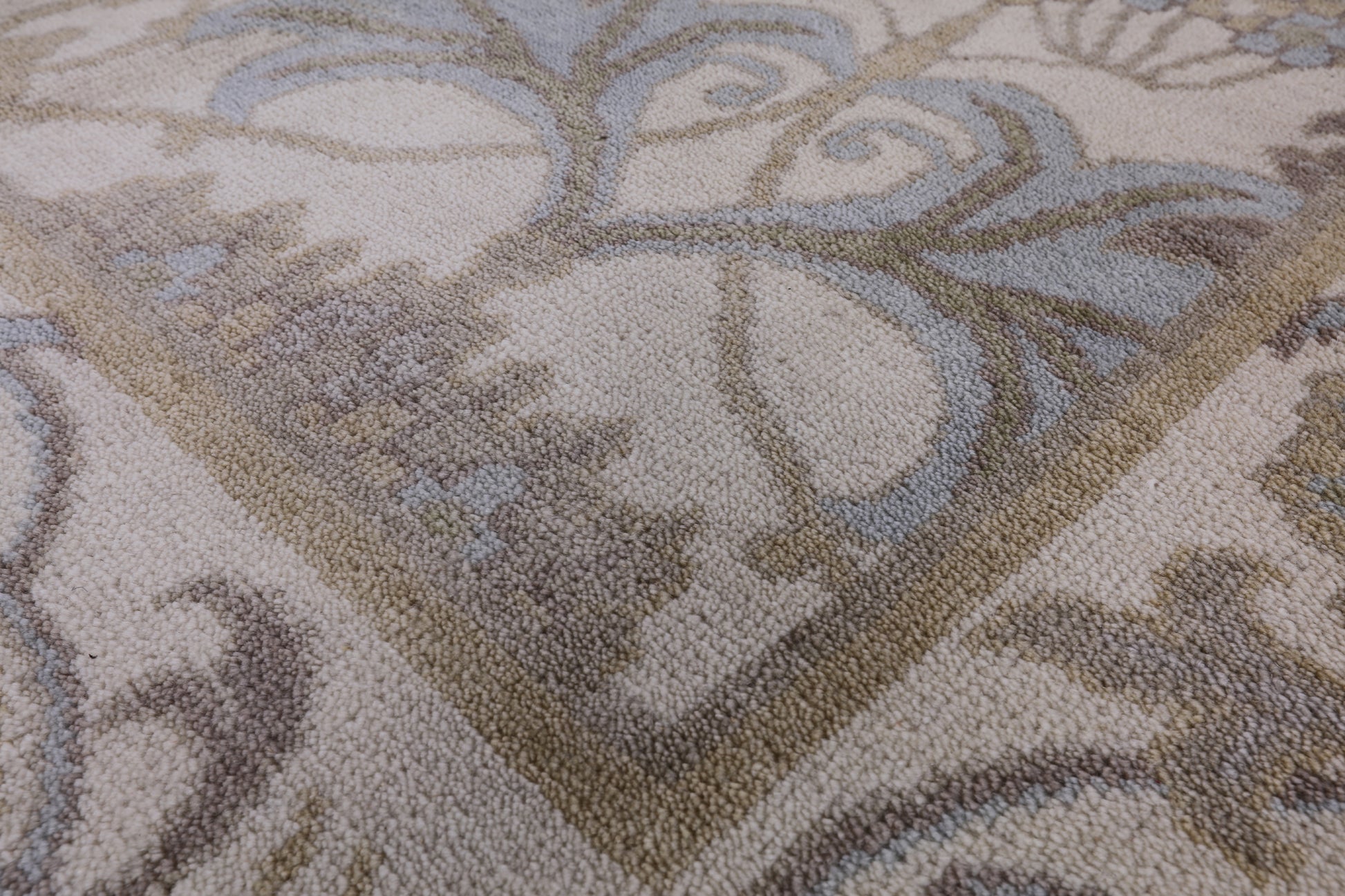Ivory William Morris Handmade Wool Rug - 7' 7" X 10' 0" - Golden Nile