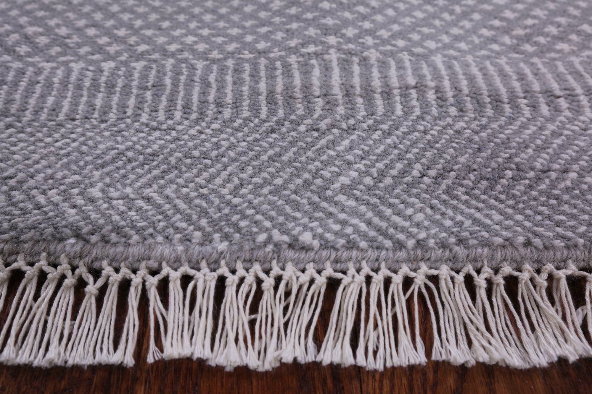 Grey Round Savannah Grass Hand Knotted Wool & Silk Rug - 7' 11" X 7' 11" - Golden Nile