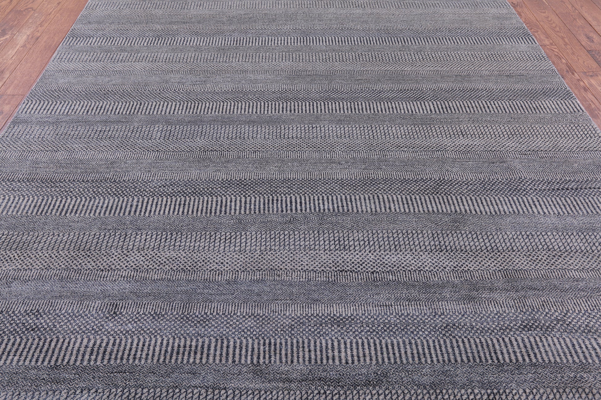 Grey Savannah Grass Hand Knotted Wool & Silk Area Rug - 8' 0" X 10' 4" - Golden Nile