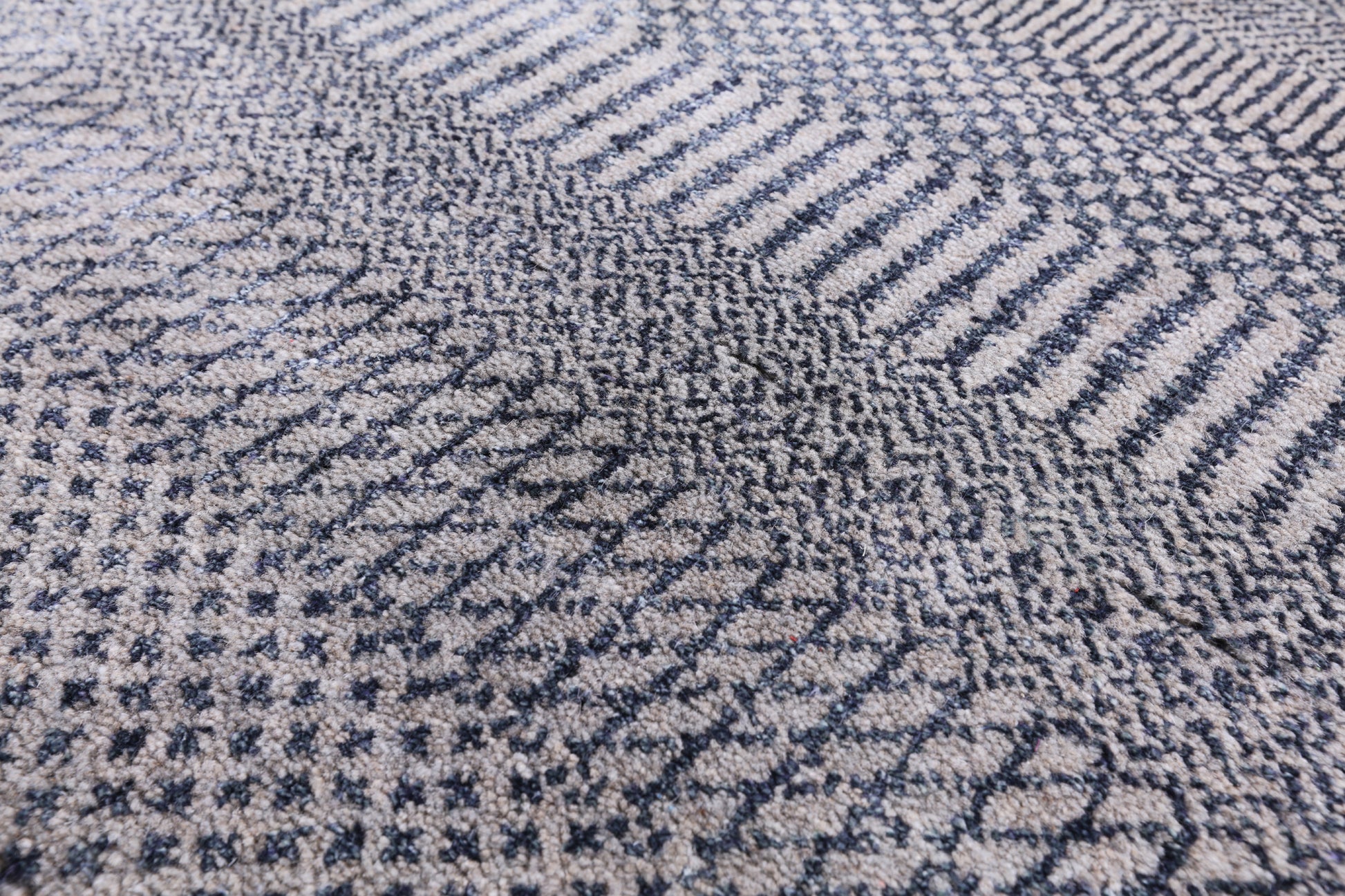 Grey Savannah Grass Hand Knotted Wool & Silk Area Rug - 8' 0" X 10' 4" - Golden Nile