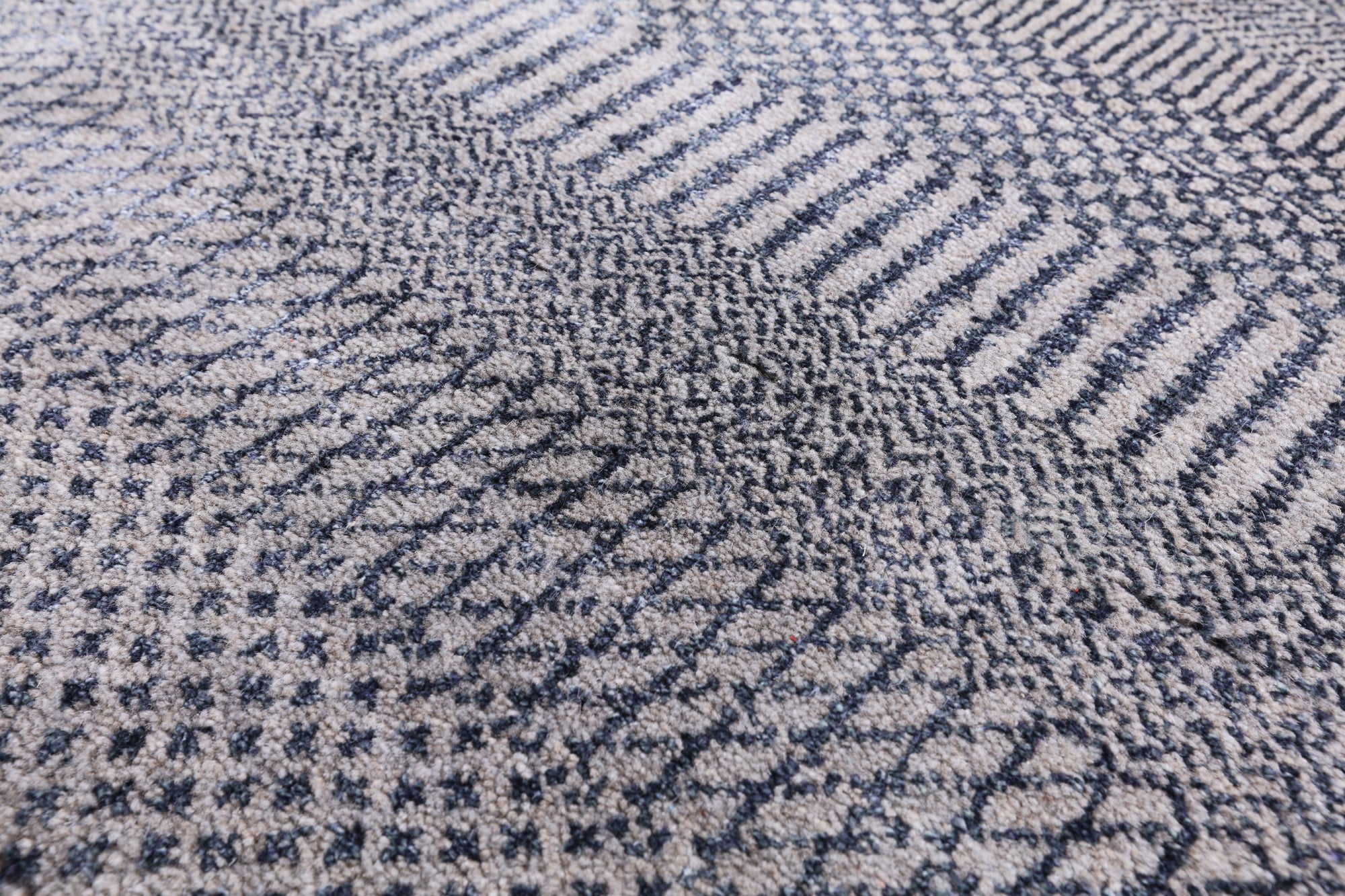 Grey Savannah Grass Hand Knotted Wool & Silk Area Rug - 8' 0" X 10' 4" - Golden Nile